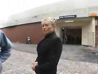 Секс с чешской женщиной на улице